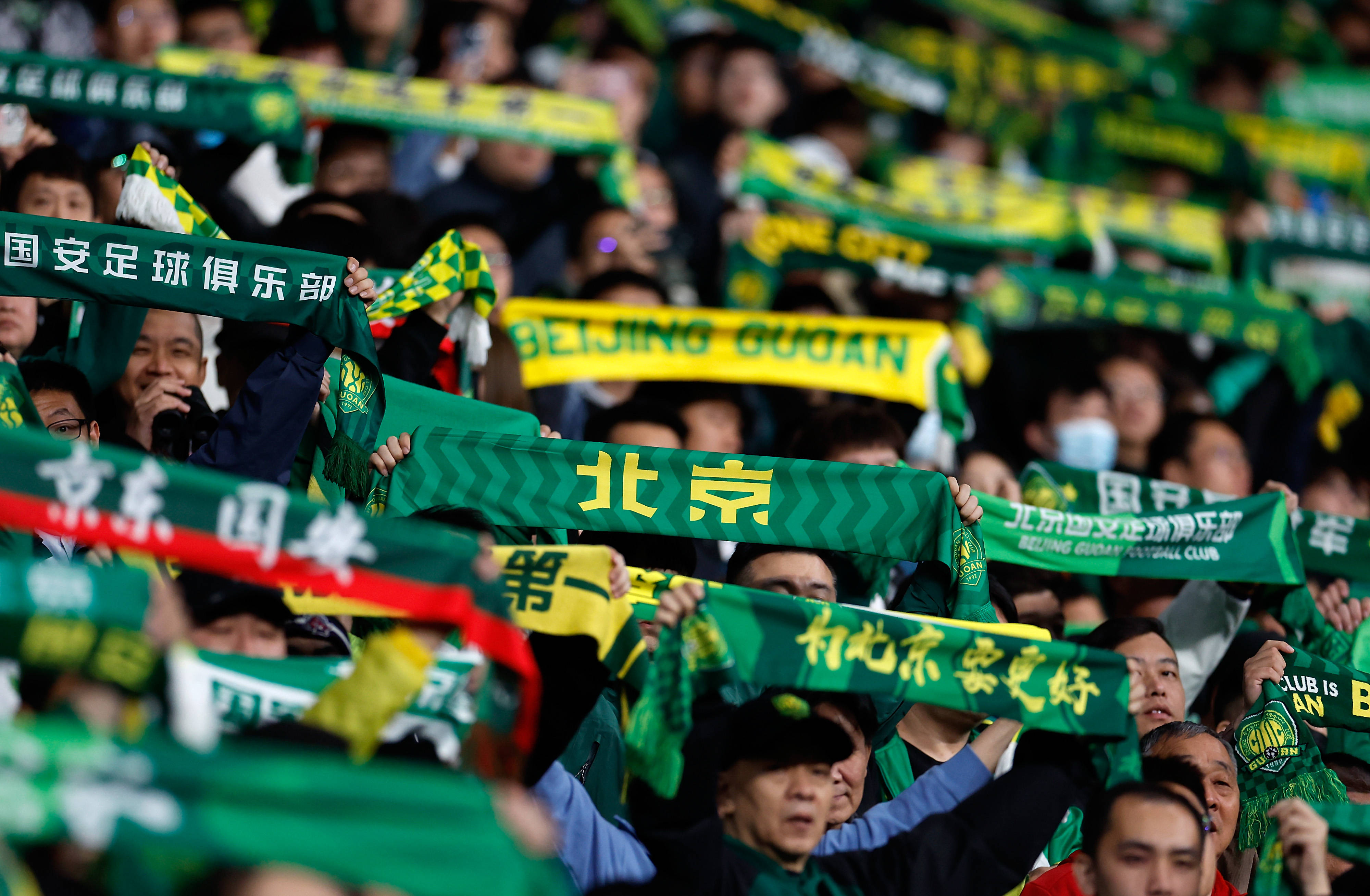 关于大连黑泰遭遇中超黑马卓尔，失去榜首宝座的信息